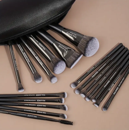 18 facial makeup brush Dubai