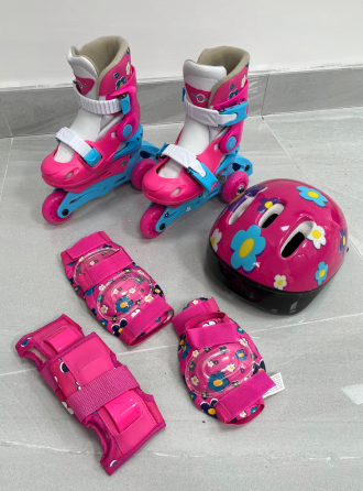 Girls 3-wheel roller skates Dubai